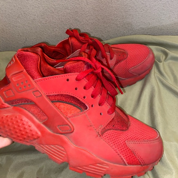 Red Nike Huarache Run - Picture 1 of 3
